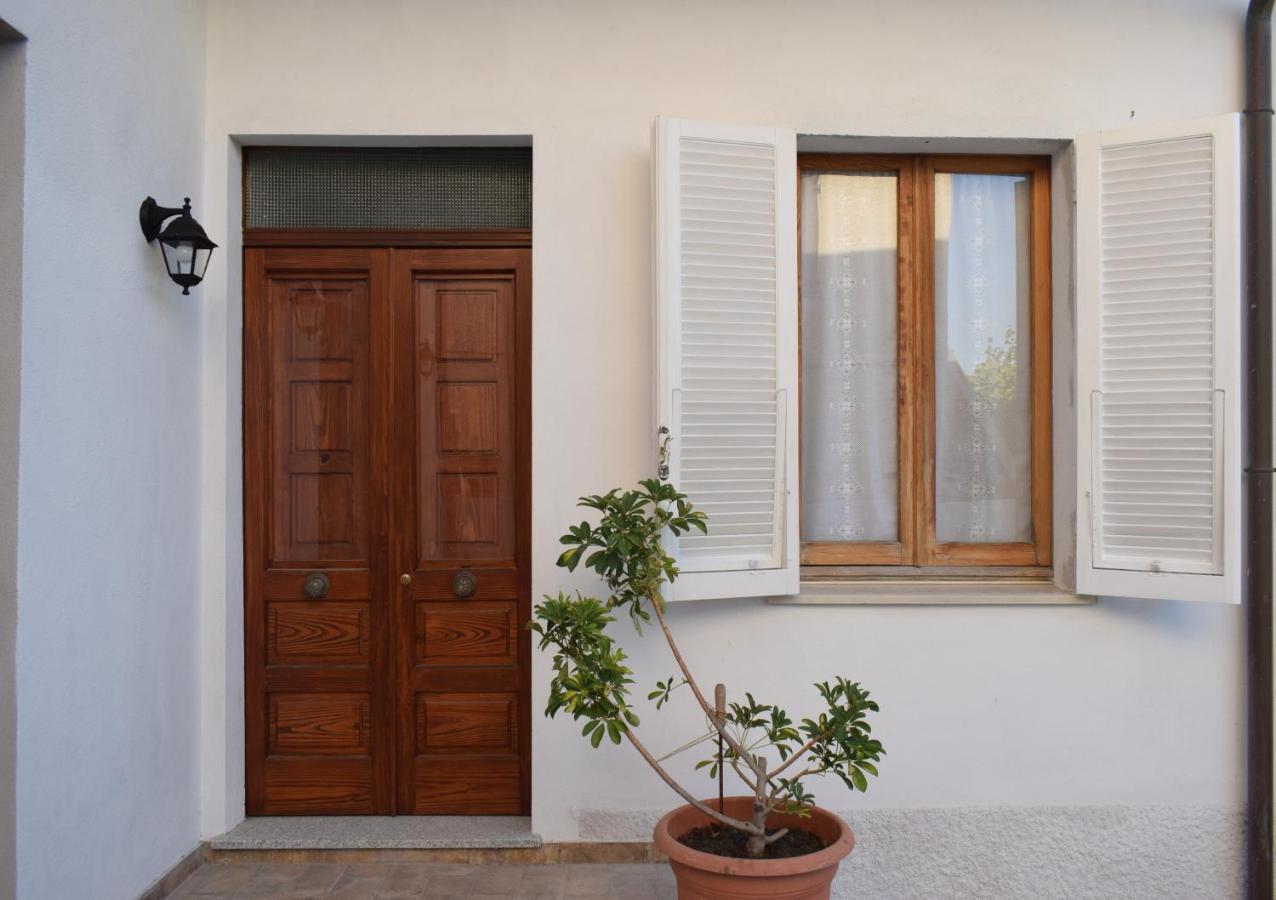 Oschiri A Casa Di Zia Bed & Breakfast エクステリア 写真