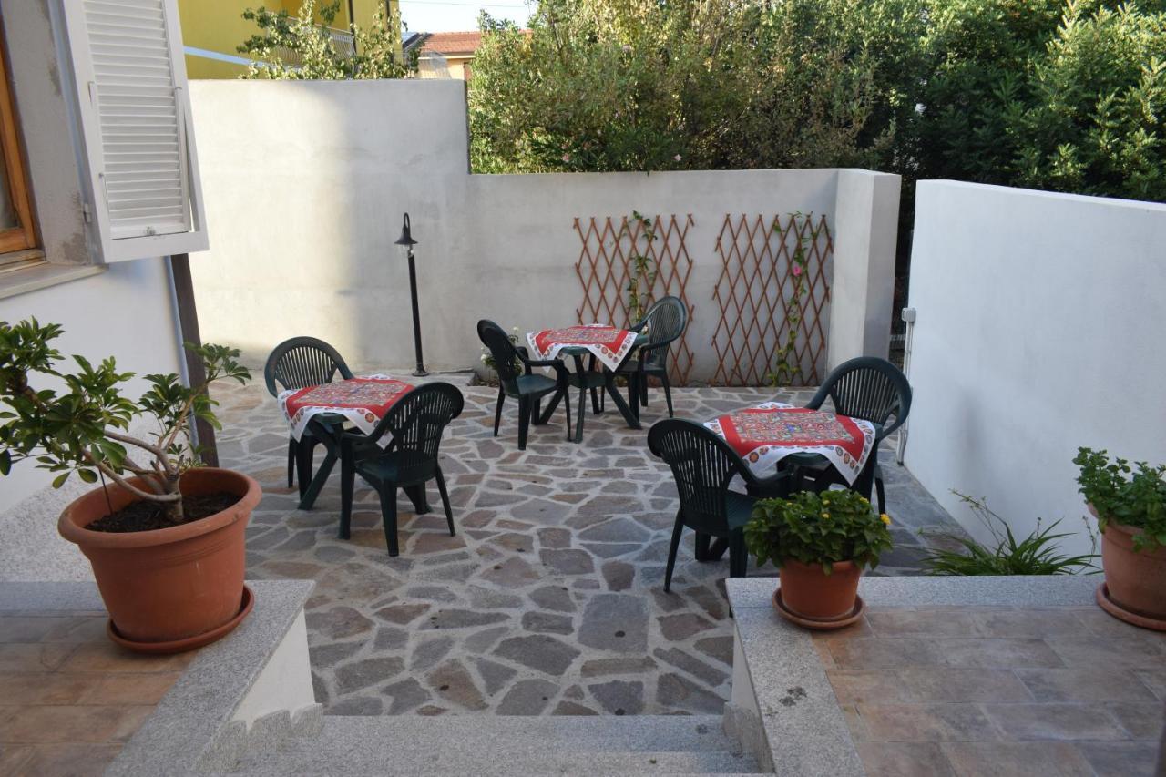 Oschiri A Casa Di Zia Bed & Breakfast エクステリア 写真